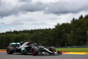 Hamilton logra su sexta pole en Spa, con Ferrari totalmente perdidos