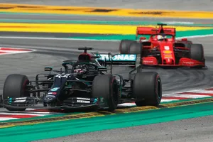 Hamilton mantiene a raya a sus rivales en los segundos libres