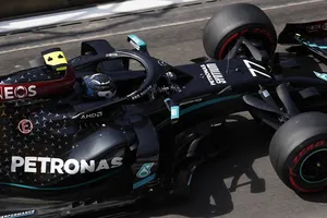 Mercedes enseña los dientes y Sainz se mete en el 'top 5' antes de la clasificación