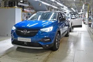 Opel Grandland X Hybrid sale de las líneas de producción rumbo a los concesionarios