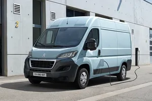 Peugeot e-Boxer, una furgoneta eléctrica preparada para el mundo laboral