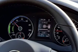 ¿Por qué el velocímetro del coche marca más velocidad que el GPS?