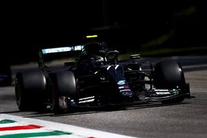 Bottas comanda los terceros libres por delante de Carlos Sainz