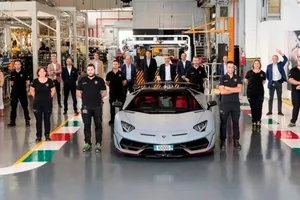 La producción del Lamborghini Aventador alcanza un nuevo récord con 10.000 unidades