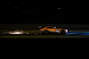 Luca Stolz y Maro Engel brillan en la noche de Magny-Cours con el Mercedes #4