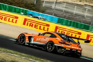 Mercedes manda en el primer día del GTWC Europe en Magny-Cours