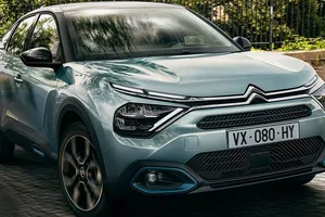 Precios del Citroën ë-C4, el nuevo coche eléctrico francés ya está a la venta en España