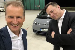 Tesla y Volkswagen: dos maneras muy distintas de vender la conducción autónoma