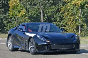 La última evolución del Ferrari 812 Superfast cazada en Maranello [vídeo]