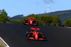 ¿Es el Ferrari de Vettel distinto al de Leclerc? Binotto y Seb responden