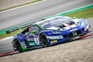 La lluvia regala al Lamborghini #14 la primera pole de la Sprint Cup en Montmeló