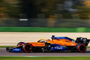 Mala tarde para Sainz y McLaren: «Tenemos deberes, nos han metido 4 décimas»