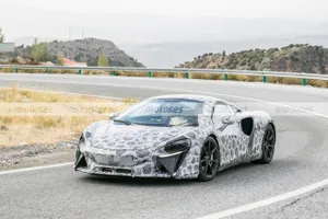 El nuevo McLaren V6 híbrido cazado en el sur de Europa