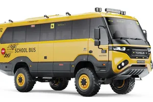 El Torsus Praetorian es un bus escolar diseñado para el fin del mundo