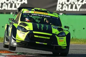 Valentino Rossi se deja querer en el 'show' del Rally de Monza