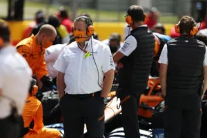 Zak Brown quiere la Triple Corona: «Tengo que culpar a Alonso de esto»