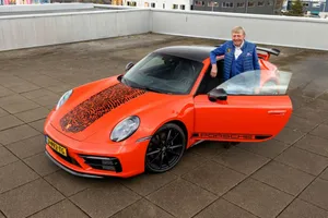 Gijs van Lennep deja su huella en un nuevo Porsche 911 de Porsche Exclusive