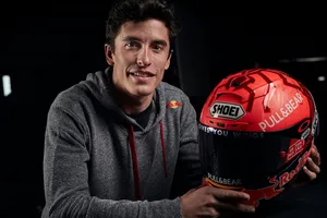 Marc Márquez presenta su casco de 2021 entre las dudas que le rodean