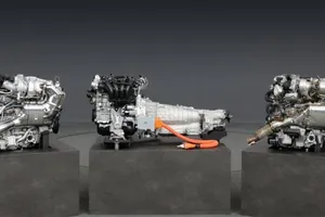 Mazda descubre sus futuros motores, un seis cilindros y un cuatro cilindros híbrido