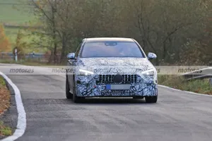 Nuevas fotos espía del Mercedes-AMG C 43 2021, la berlina deportiva sigue en pruebas