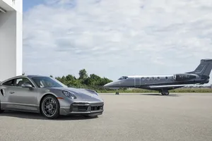 Para hacerte con este Porsche 911 Turbo S antes debes comprar un jet privado