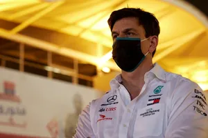 Wolff contradice a Hamilton y defiende los neumáticos 2021 de Pirelli