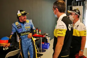 Alonso atemorizó a los mecánicos del R25: «El plan era dar unas vueltas saludando»