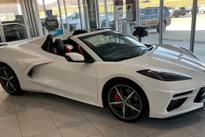 El primer Chevrolet Corvette C8 Convertible subastado supera los 115.000 $