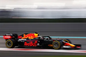 Verstappen rompe los pronósticos con la última pole del año