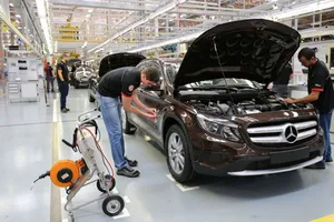 Mercedes finaliza la producción de coches en Brasil