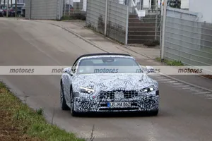 El nuevo Mercedes SL 2021 destapa el techo de lona en nuevas fotos espía
