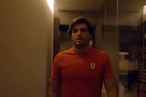 El primer día de Carlos Sainz como piloto de Ferrari, en vídeo