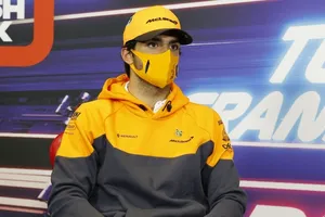 Sainz considera inadecuadas las críticas de Hamilton y Vettel a Pirelli