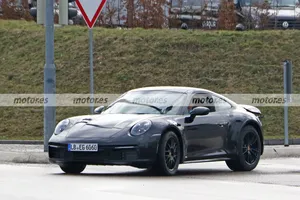 Nuevas fotos espía del futuro Porsche 911 Dakar revelan detalles propios de producción