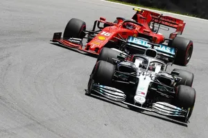 ¿Se arrepiente Ferrari de no haber fichado a Hamilton?: «Leclerc puede desafiarlo»