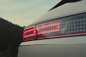 Nuevo adelanto del IONIQ 5, esta vez un teaser de las avanzadas luces traseras