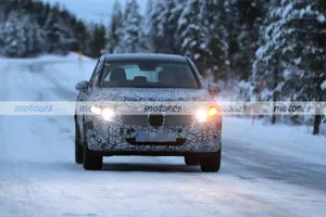 El futuro Mercedes GLC 2022 posa en unas nuevas fotos espía en las pruebas de invierno