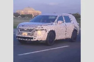 Fotos espía muestran al Nissan Pathfinder 2022 de pruebas por Emiratos Árabes