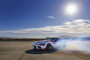 Toyota presenta el Supra de «derrapaje autónomo» sin piloto, hace drift por sí solo