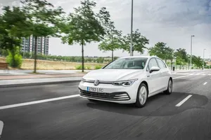 Alemania - Diciembre 2020: El Volkswagen Golf mantiene su dominio