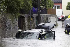 Qué hacer y cómo reclamar los daños de tu coche al seguro ante una inundación 