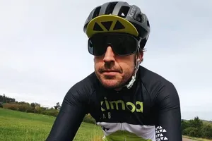 La exclusiva bici de Fernando Alonso con la que se prepara para su vuelta a la F1