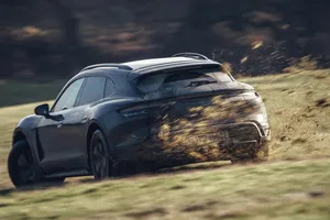 El nuevo Porsche Taycan Cross Turismo demuestra su lado más crossover en vídeo