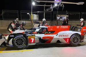 El Toyota GR010 Hybrid completa su primer test nocturno en Aragón