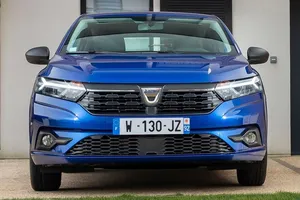 Dacia y la tecnología híbrida, ¿se avecinan los ansiados coches híbridos baratos?