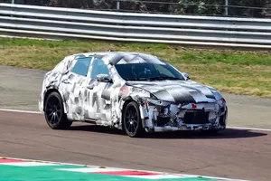 Las mulas del Ferrari Purosangue rodando en el circuito de Fiorano [vídeo]