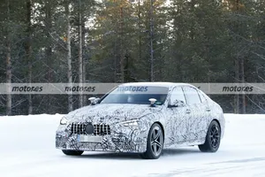 Los prototipos del nuevo Mercedes-AMG C 63 e 2022 se lucen en estas fotos espía