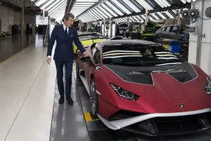 Lamborghini anuncia dos novedades con motor V12 que debutarán en 2021