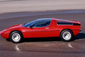 El afilado y tecnológico Maserati Bora cumple 50 años