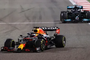 El momento clave del GP de Bahréin: esto le hizo perder a Verstappen la carrera